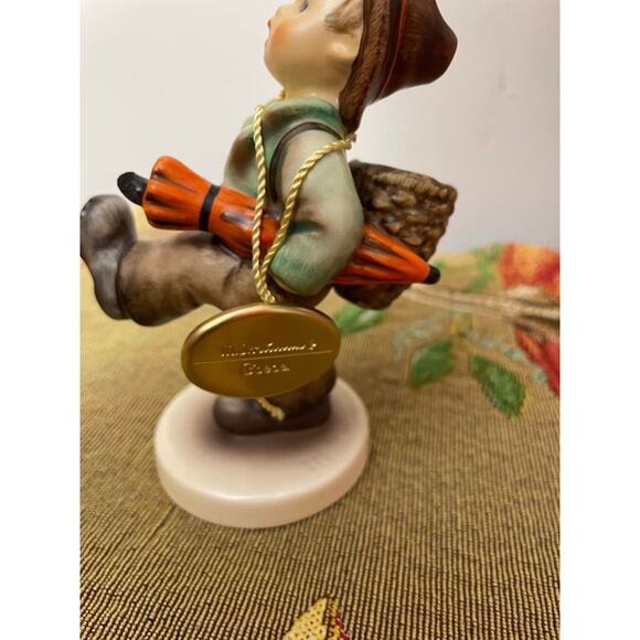Vintage Goebel Hummel "Globe Trotter” Figurine With Box - Picture 3 of 6